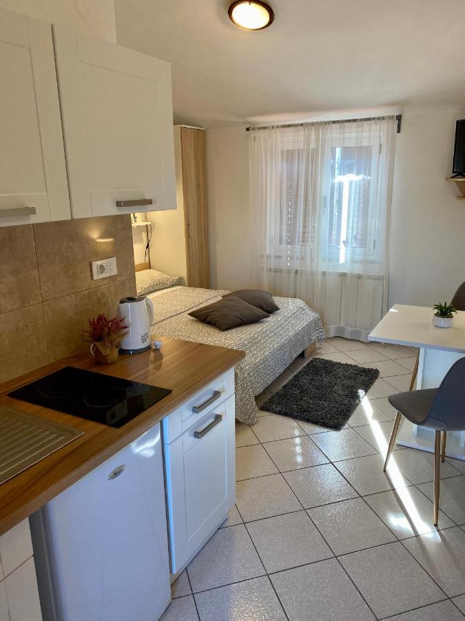Guest House Renata Plomin Eksteriør bilde